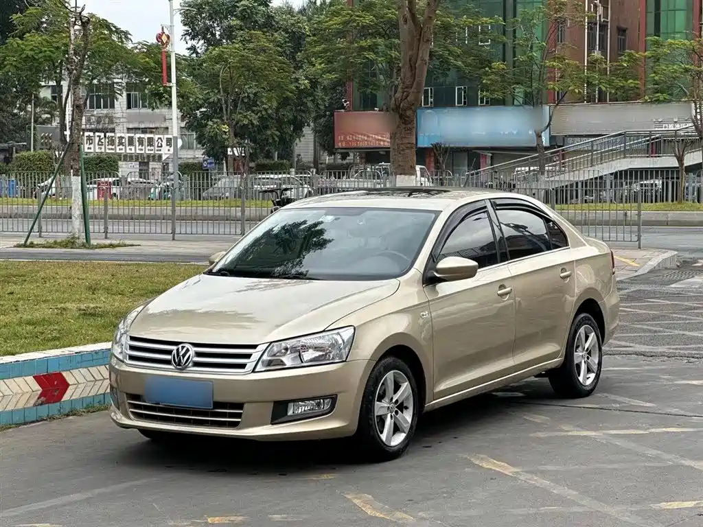 VOLKSWAGEN SANTANA 2015