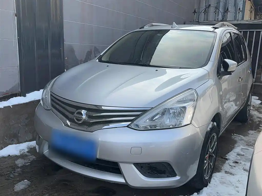 NISSAN LIVINA 2015