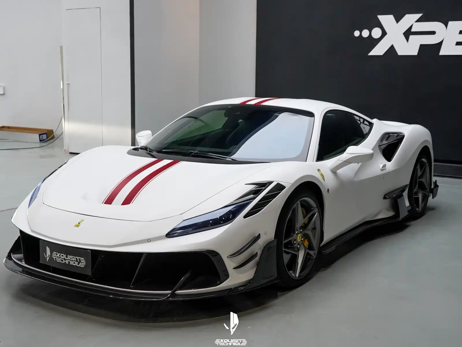 FERRARI F8