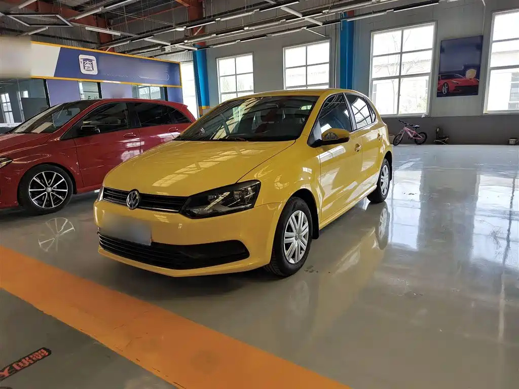 VOLKSWAGEN POLO 2016