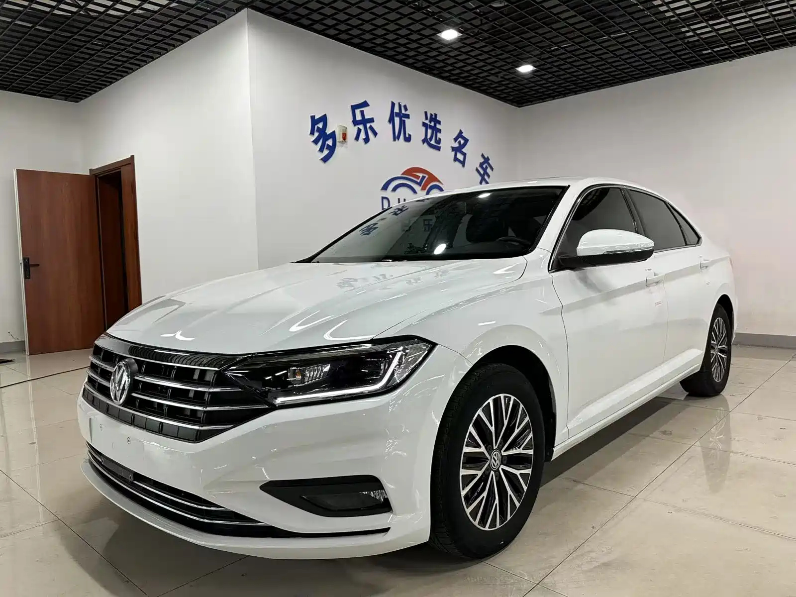 VOLKSWAGEN SAGITAR 2019