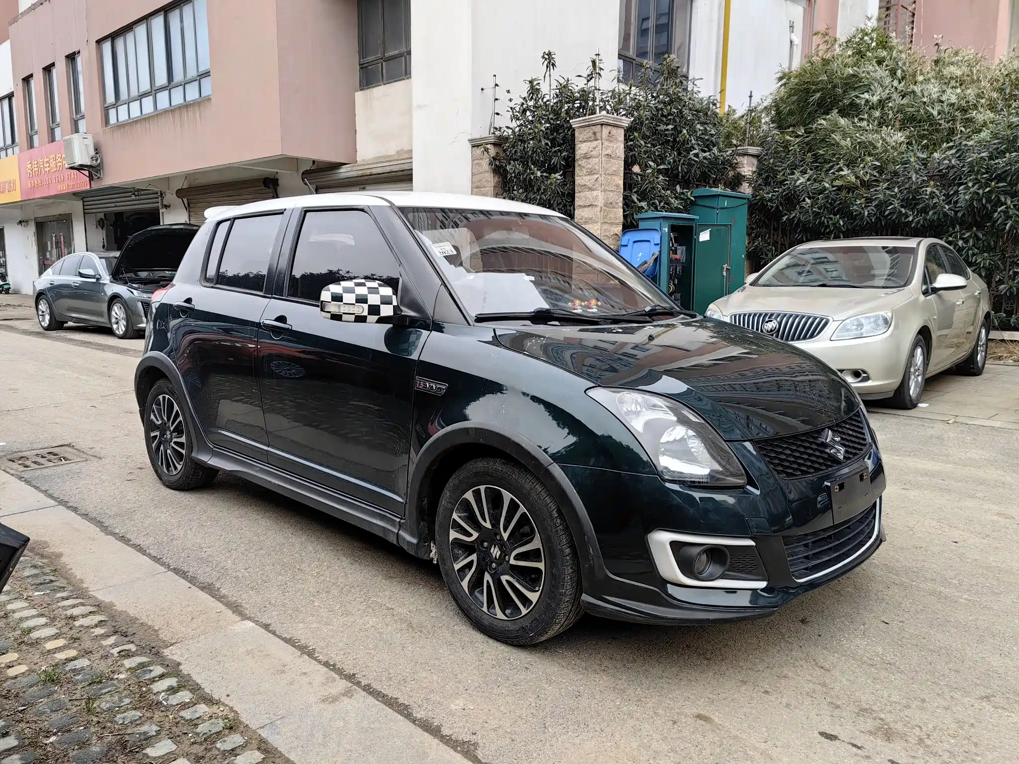 SUZUKI SWIFT