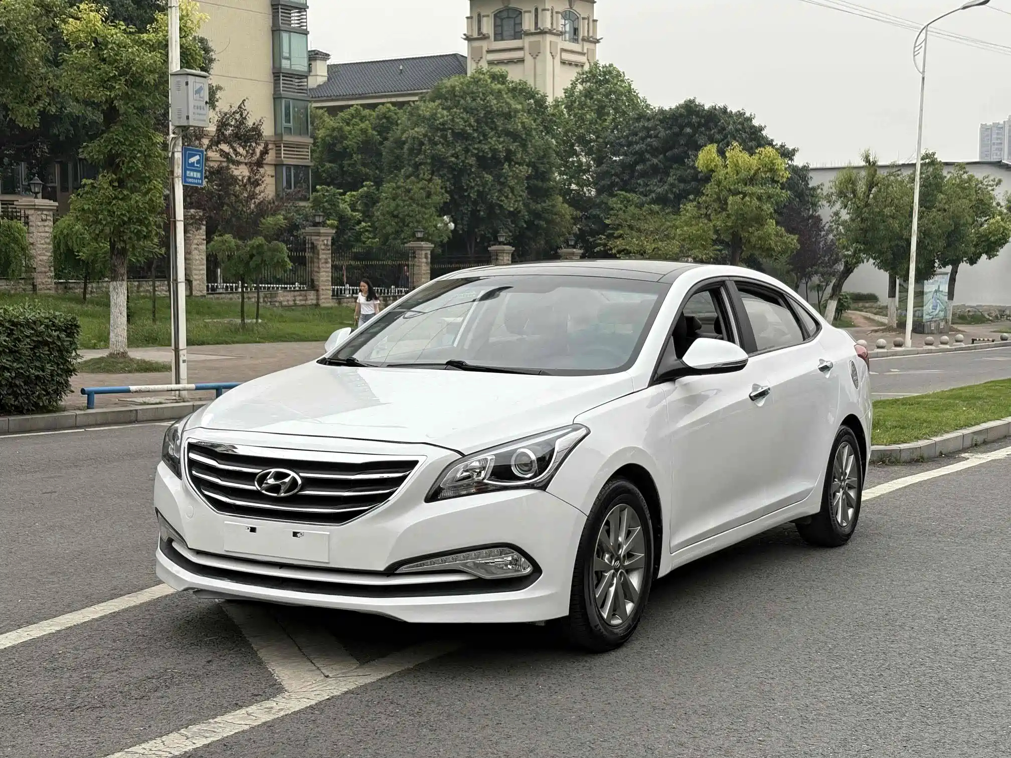 HYUNDAI MISTRA 2014