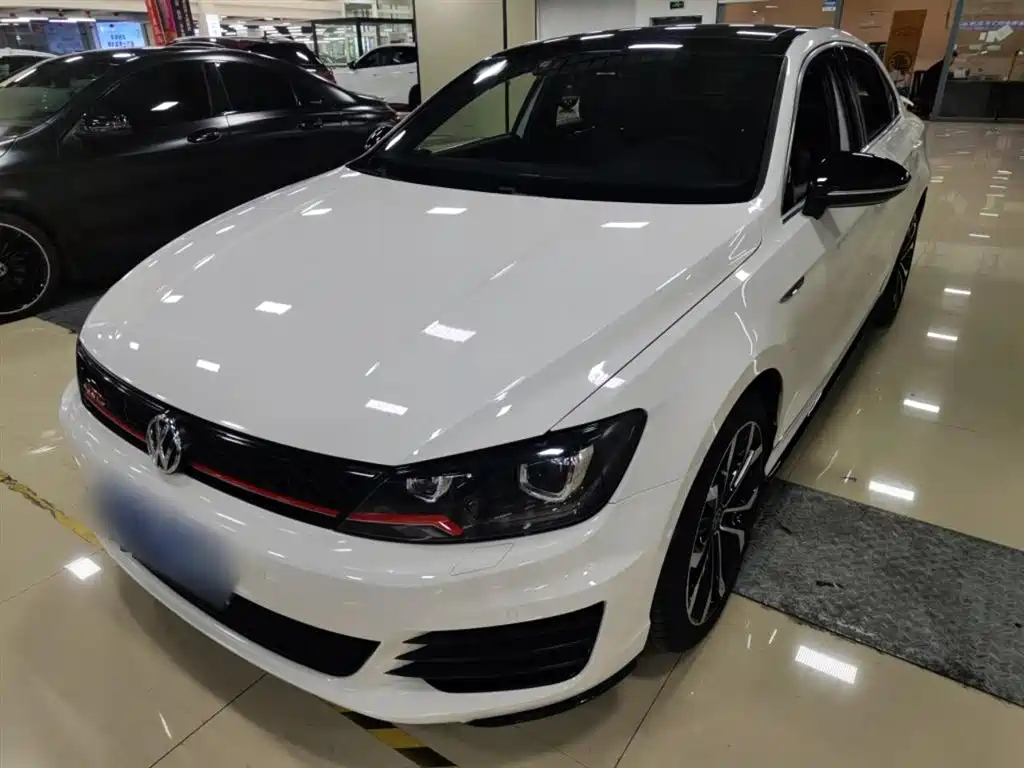 VOLKSWAGEN LAMANDO 2017