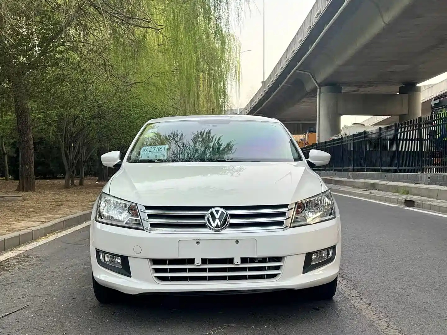 VOLKSWAGEN SANTANA 2015