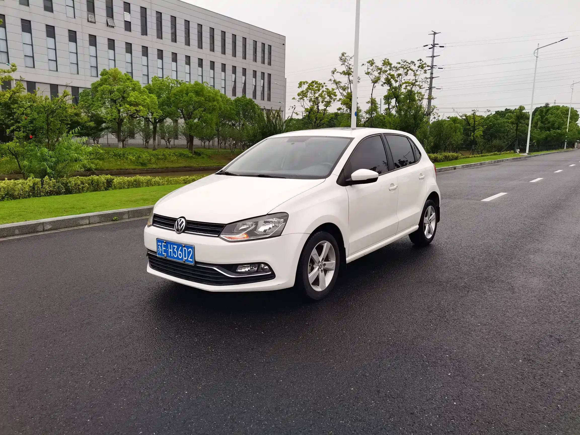 VOLKSWAGEN POLO 2016