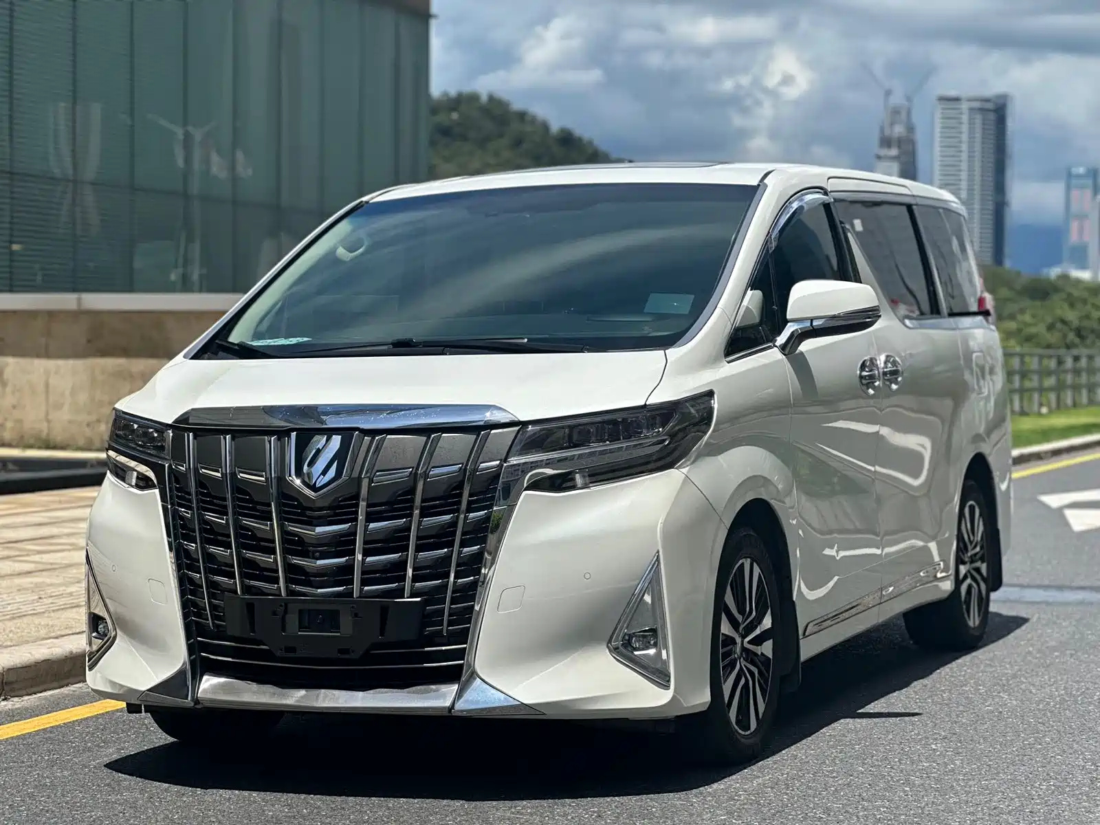 TOYOTA ALPHARD 2018