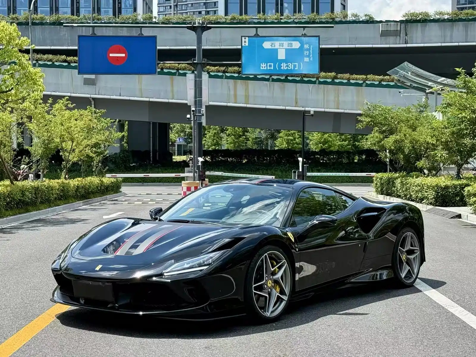 FERRARI F8 2019