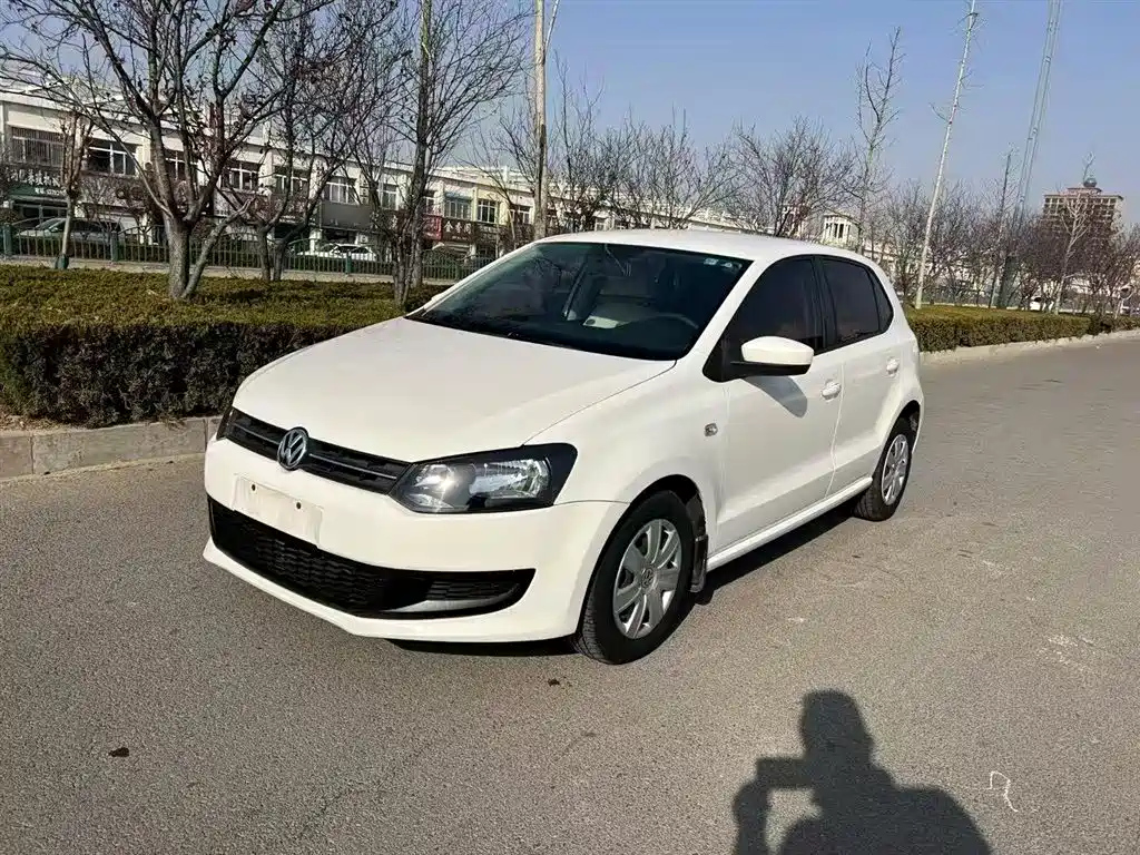 VOLKSWAGEN POLO 2013