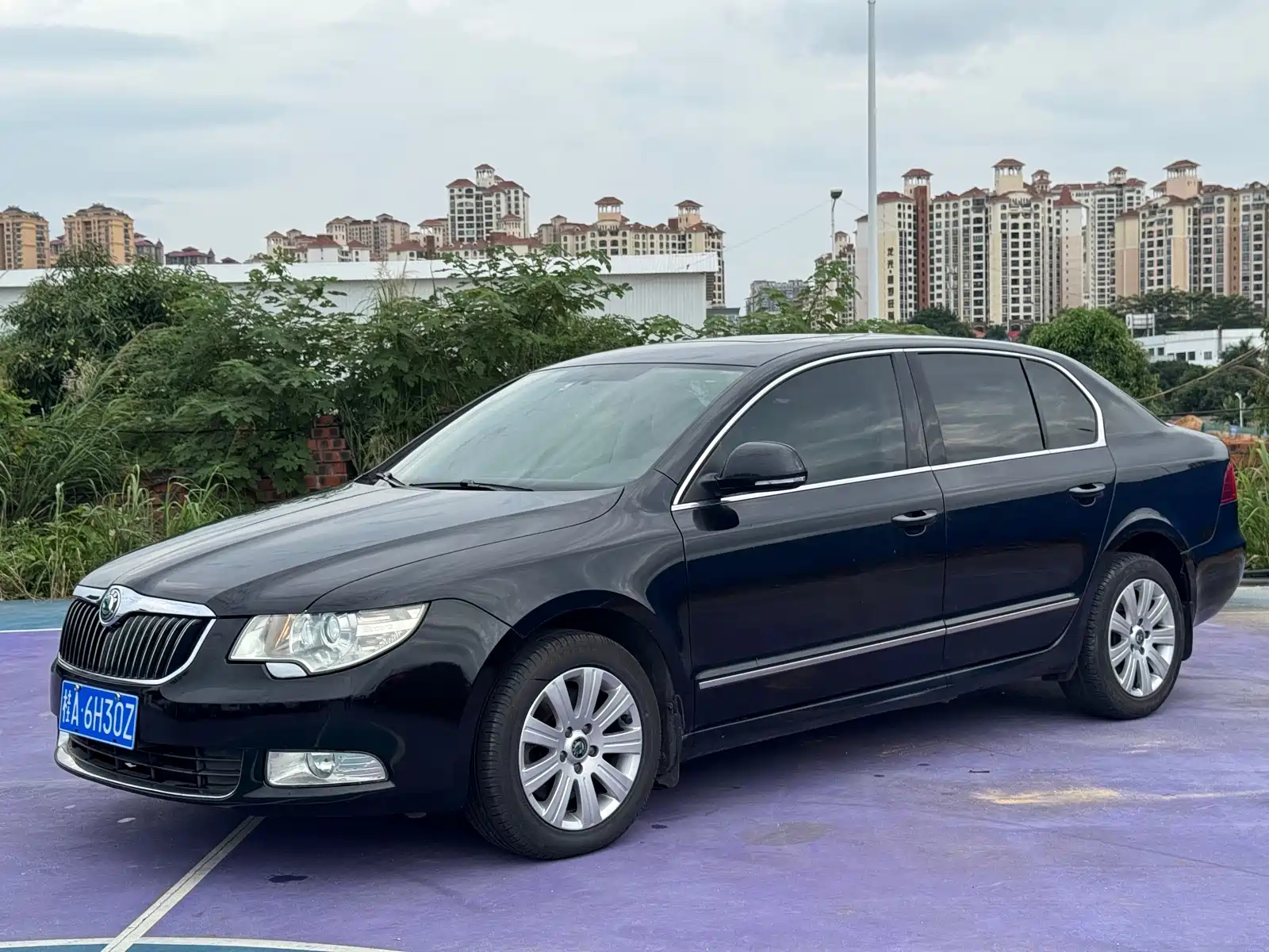 SKODA SUPERB 2012