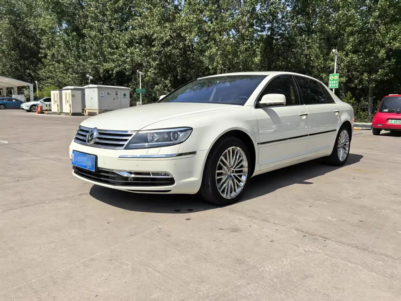 VOLKSWAGEN PHAETON 2012