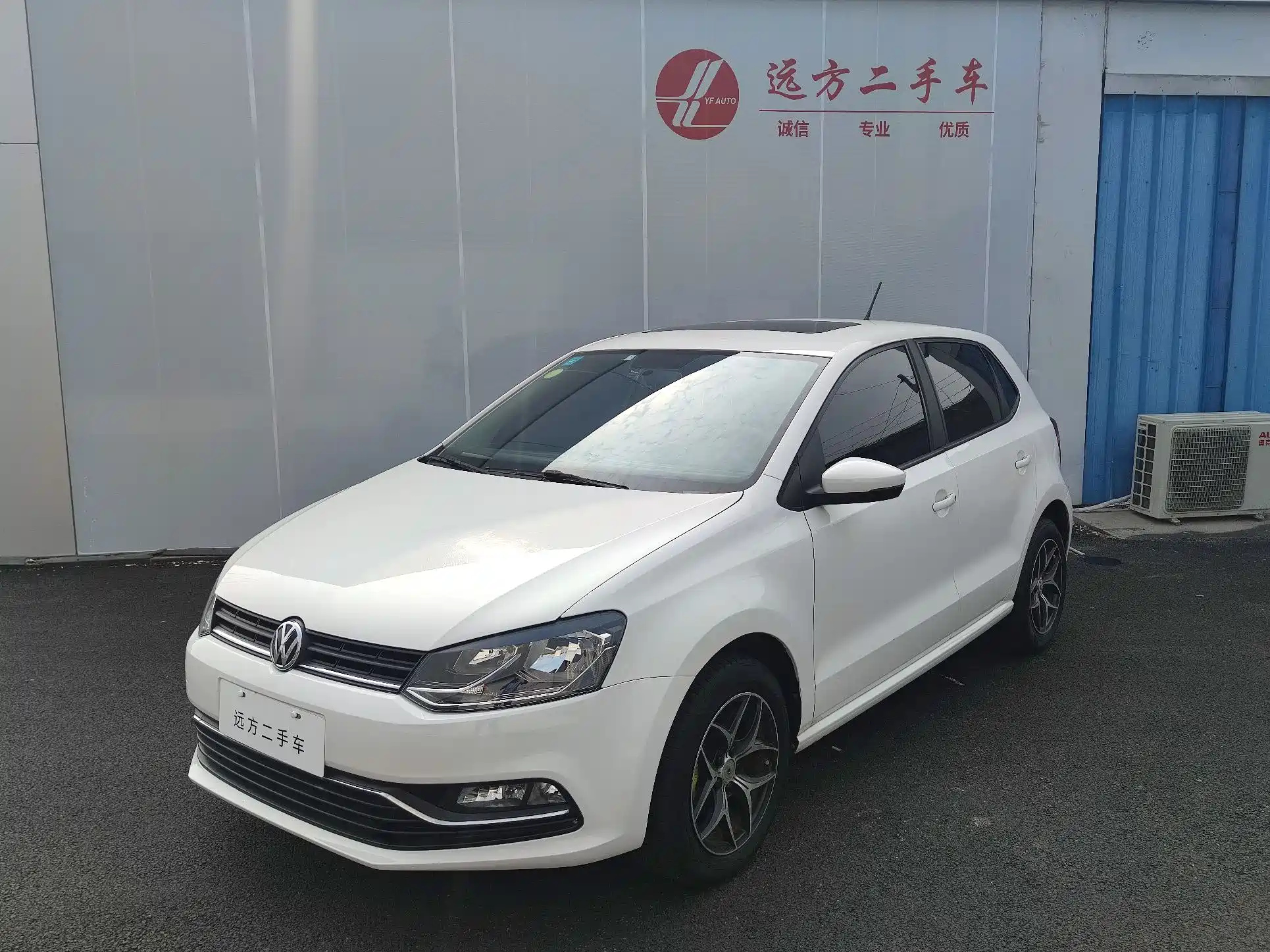 VOLKSWAGEN POLO 2016