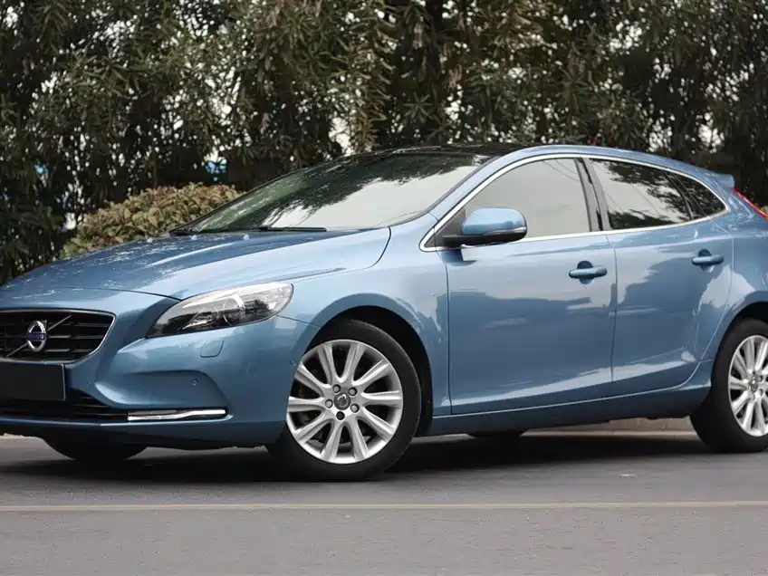 VOLVO V40 2016
