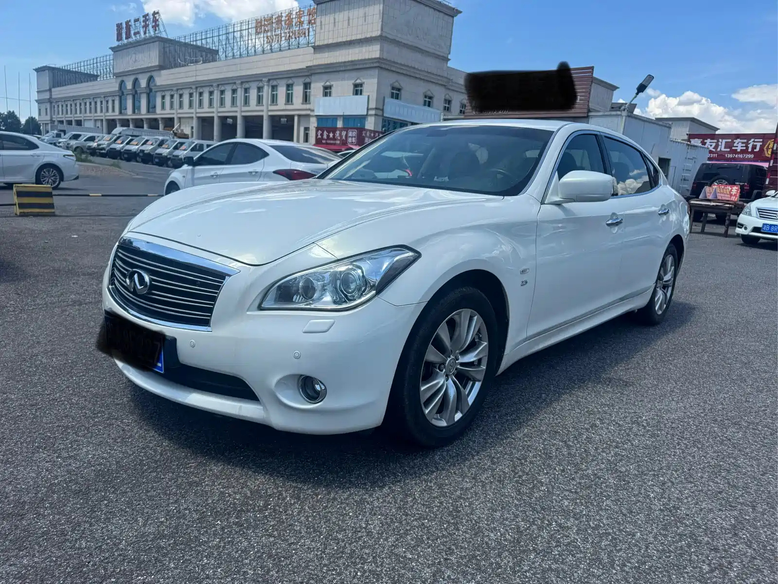 INFINITI Q70 2013