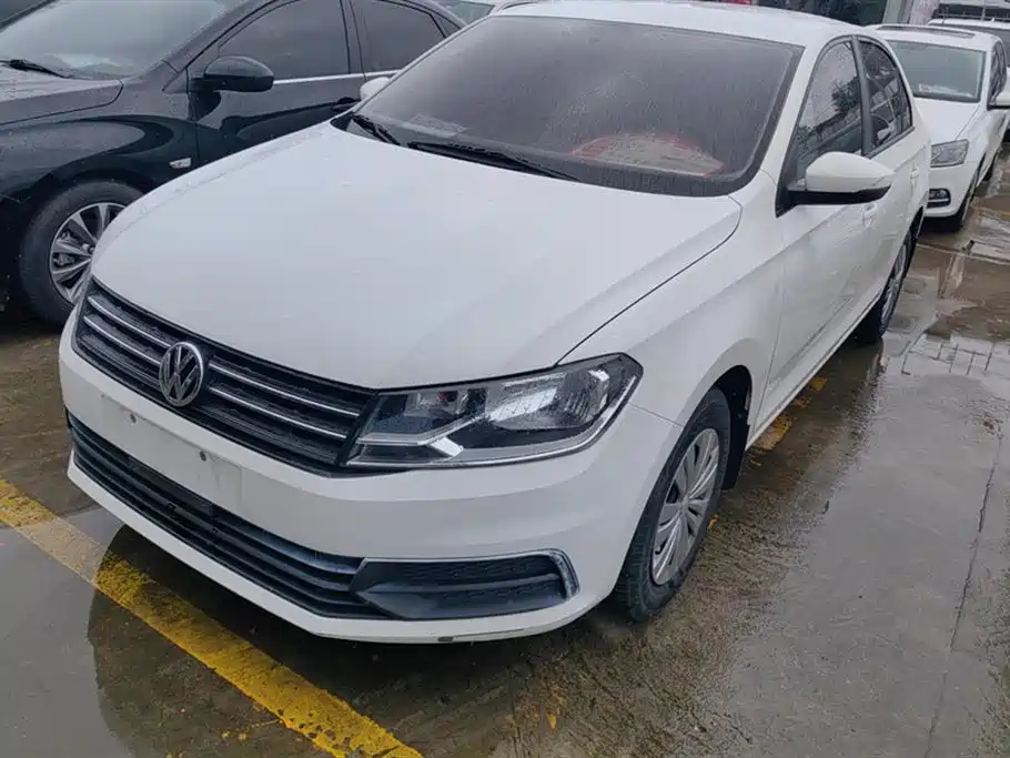 VOLKSWAGEN SANTANA