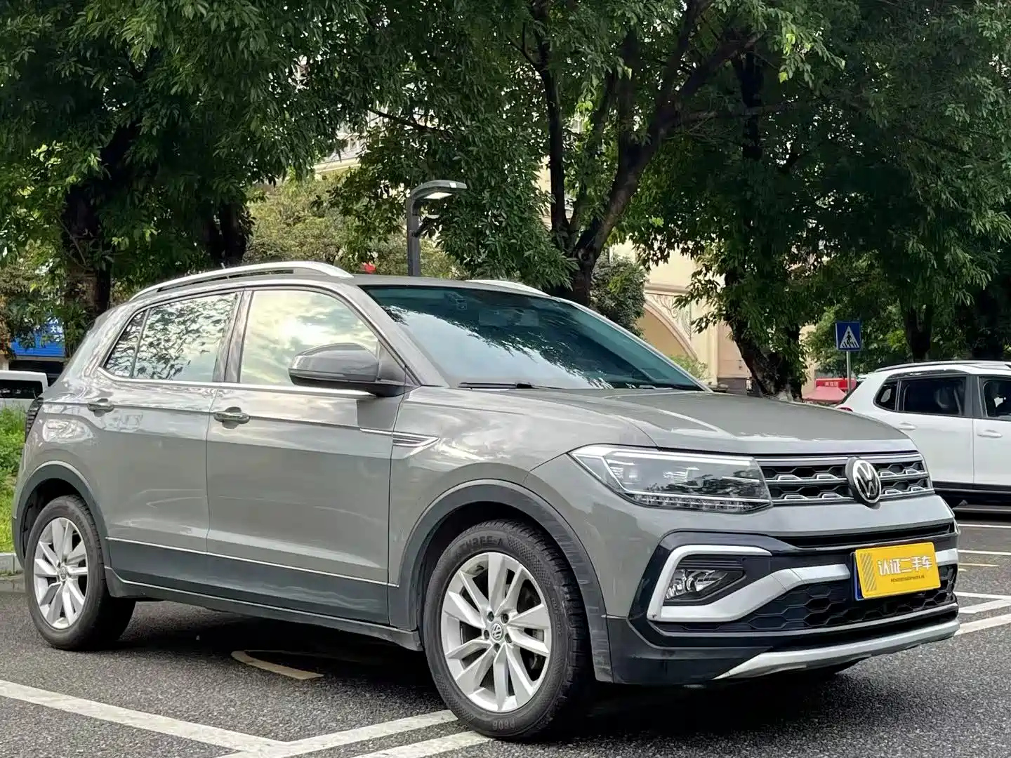 VOLKSWAGEN T-CROSS 2019