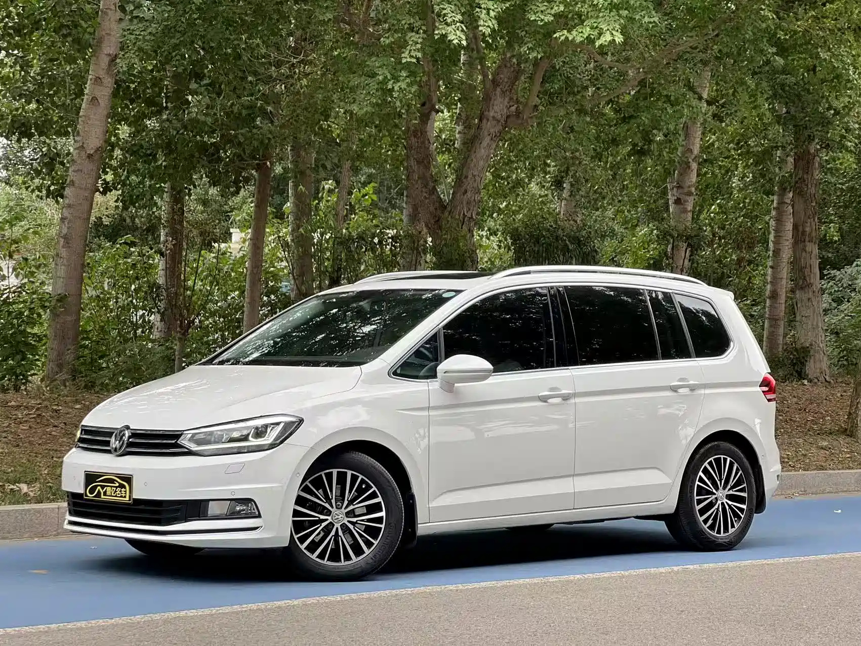 VOLKSWAGEN TOURAN 2016