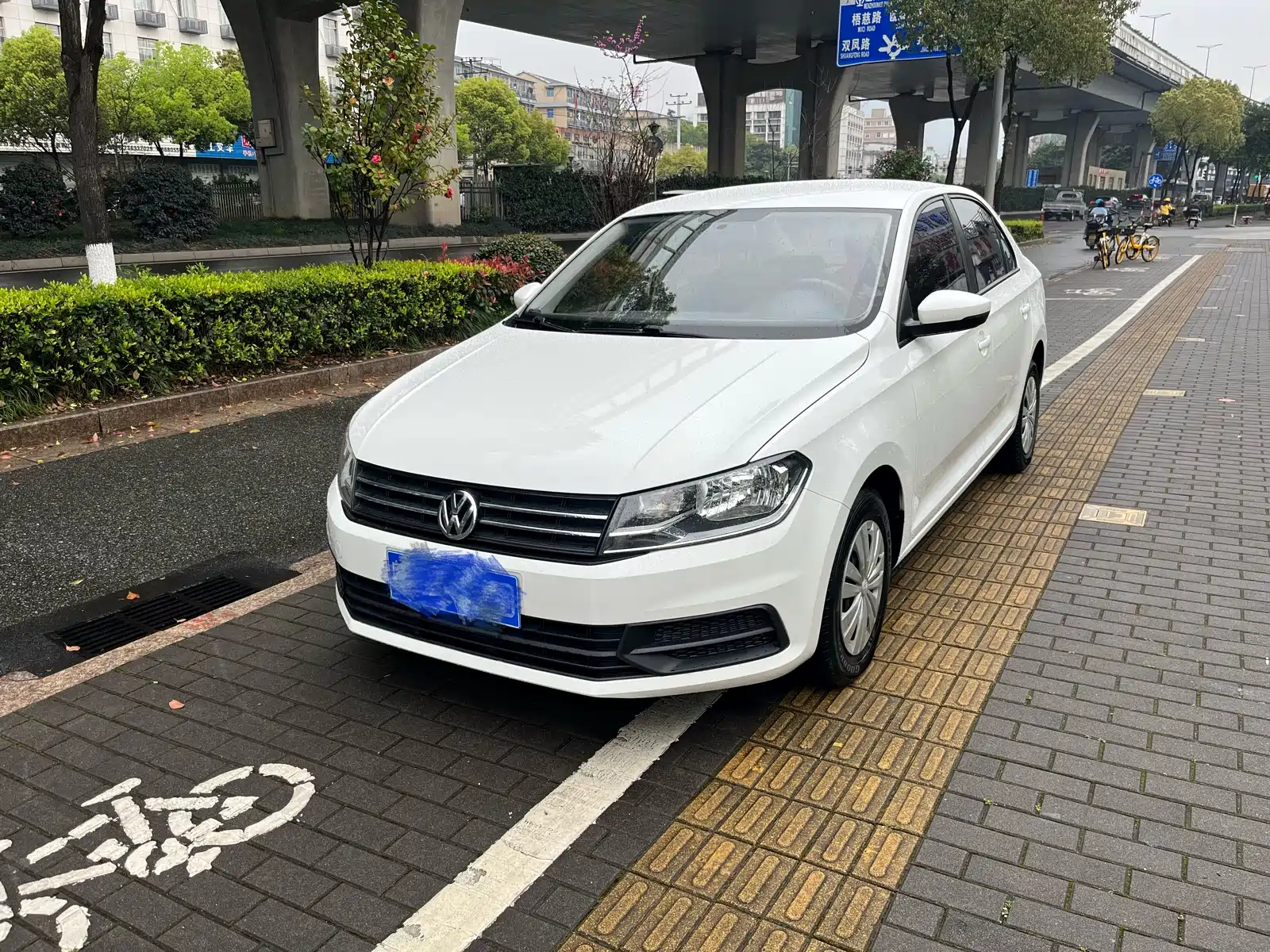 VOLKSWAGEN SANTANA 2019