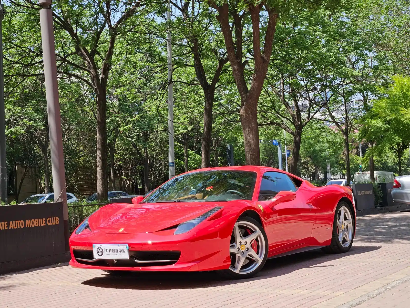 FERRARI 458