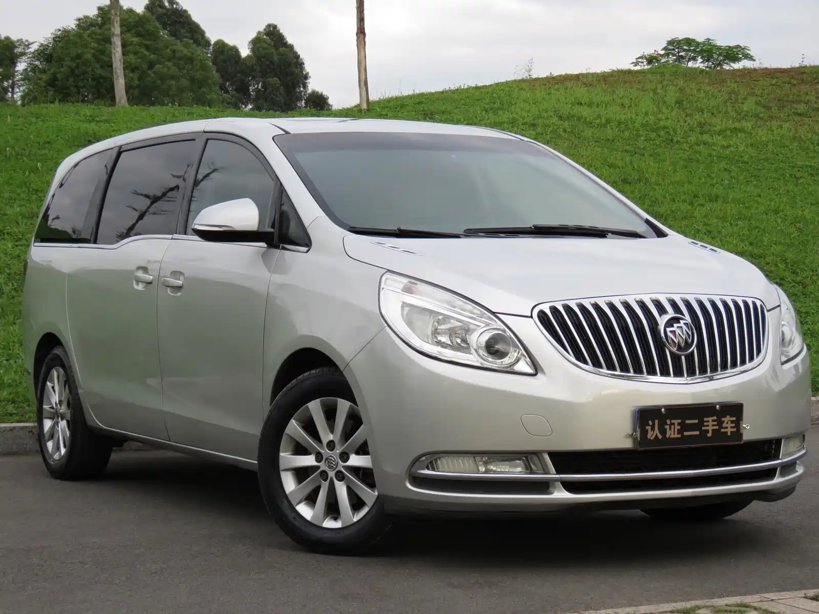BUICK GL8 2011
