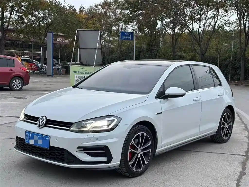 VOLKSWAGEN GOLF 2020