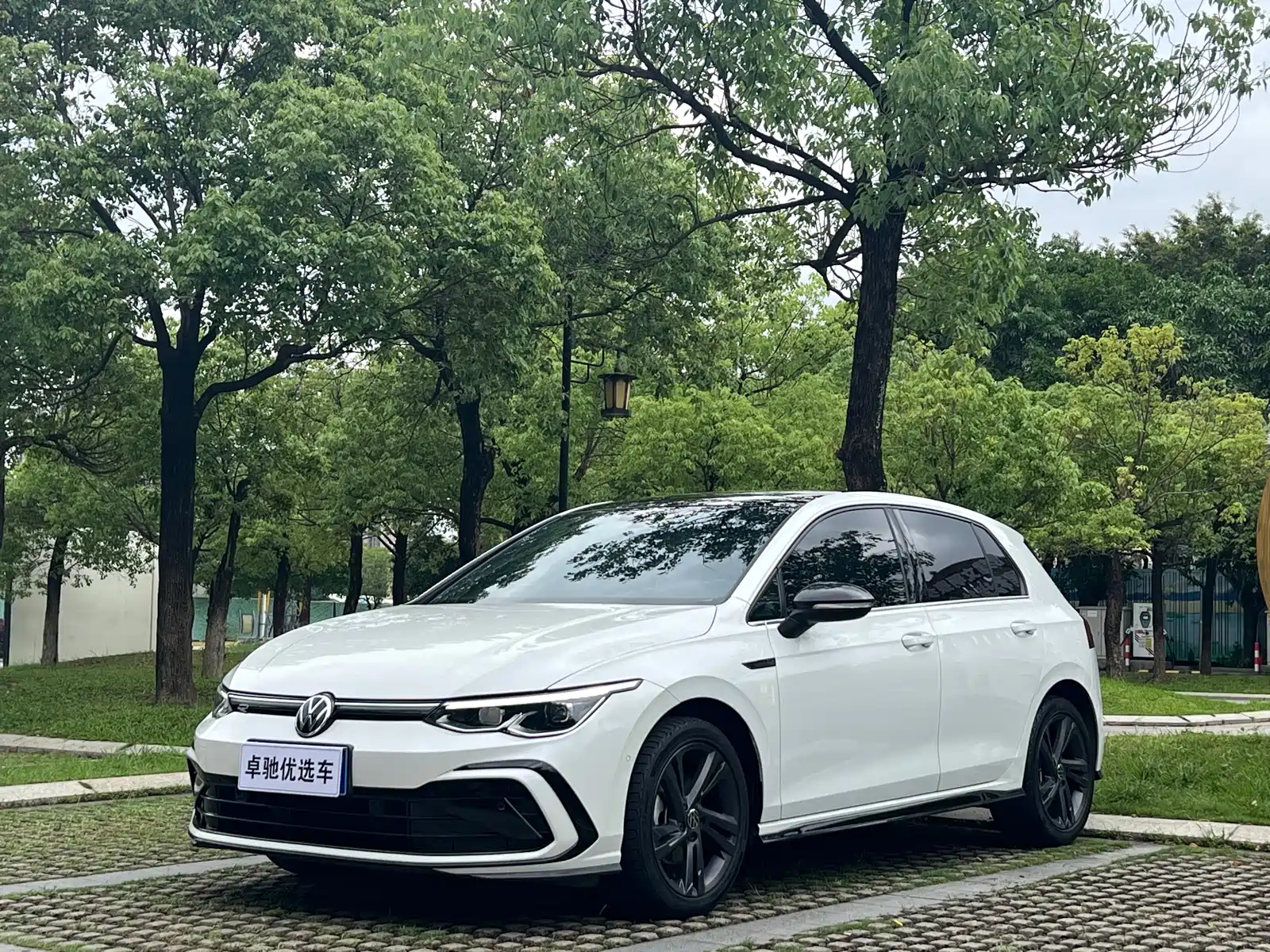 VOLKSWAGEN GOLF 2023