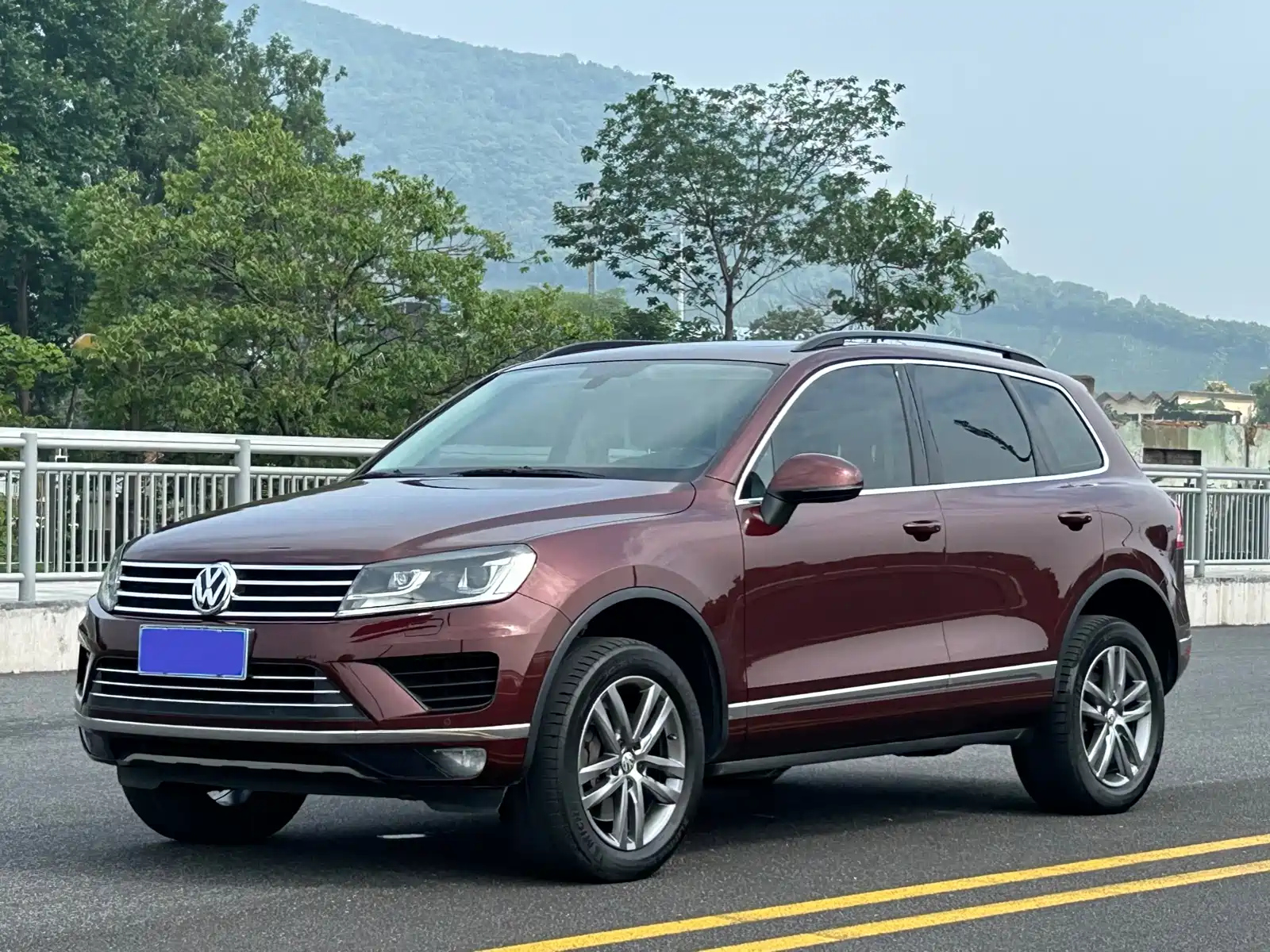 VOLKSWAGEN TOUAREG