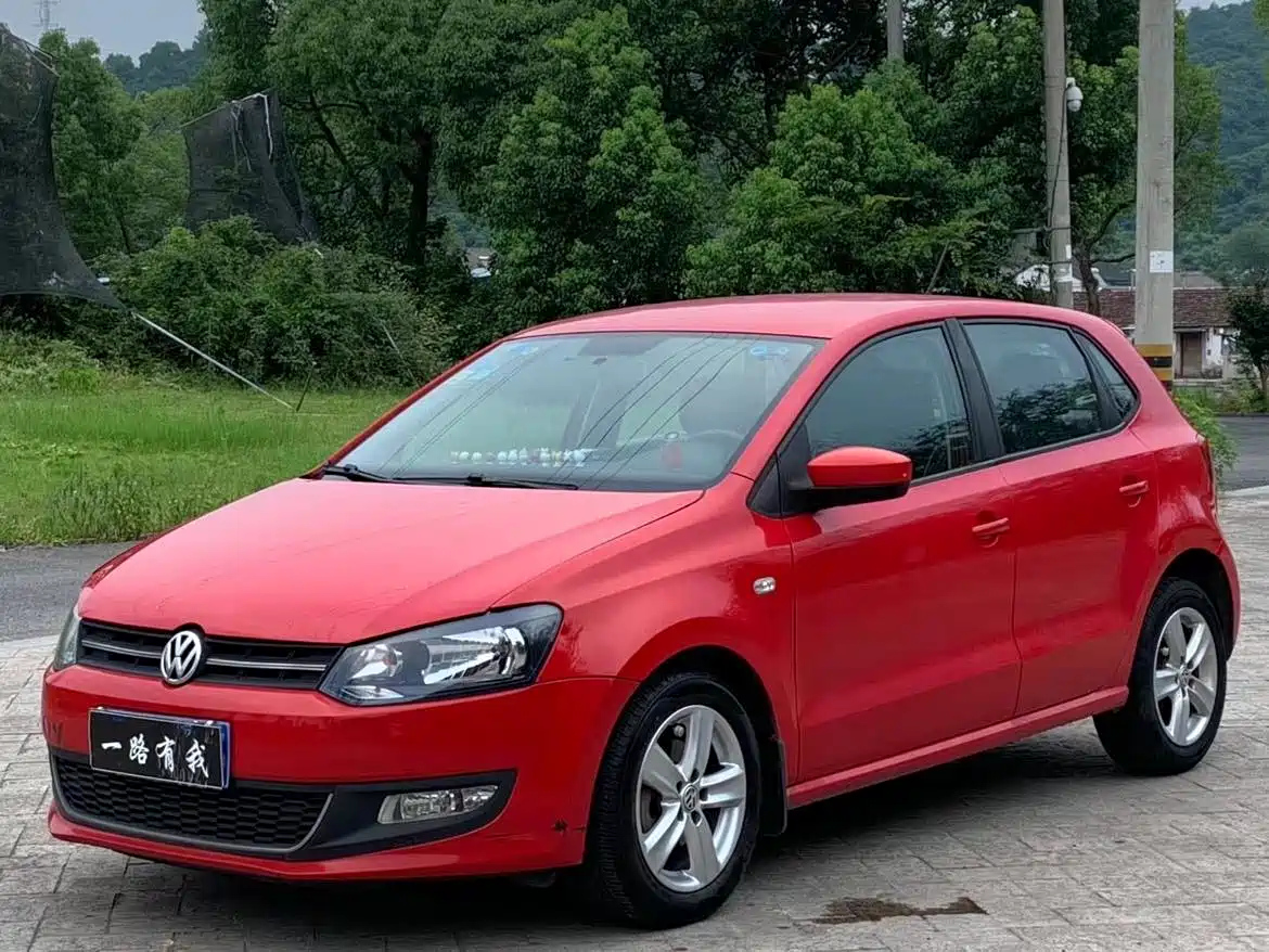 VOLKSWAGEN POLO 2011