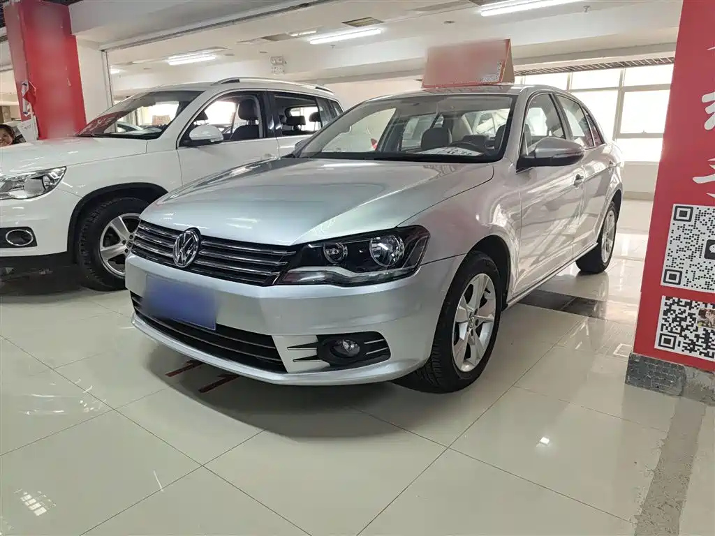 VOLKSWAGEN BORA 2015