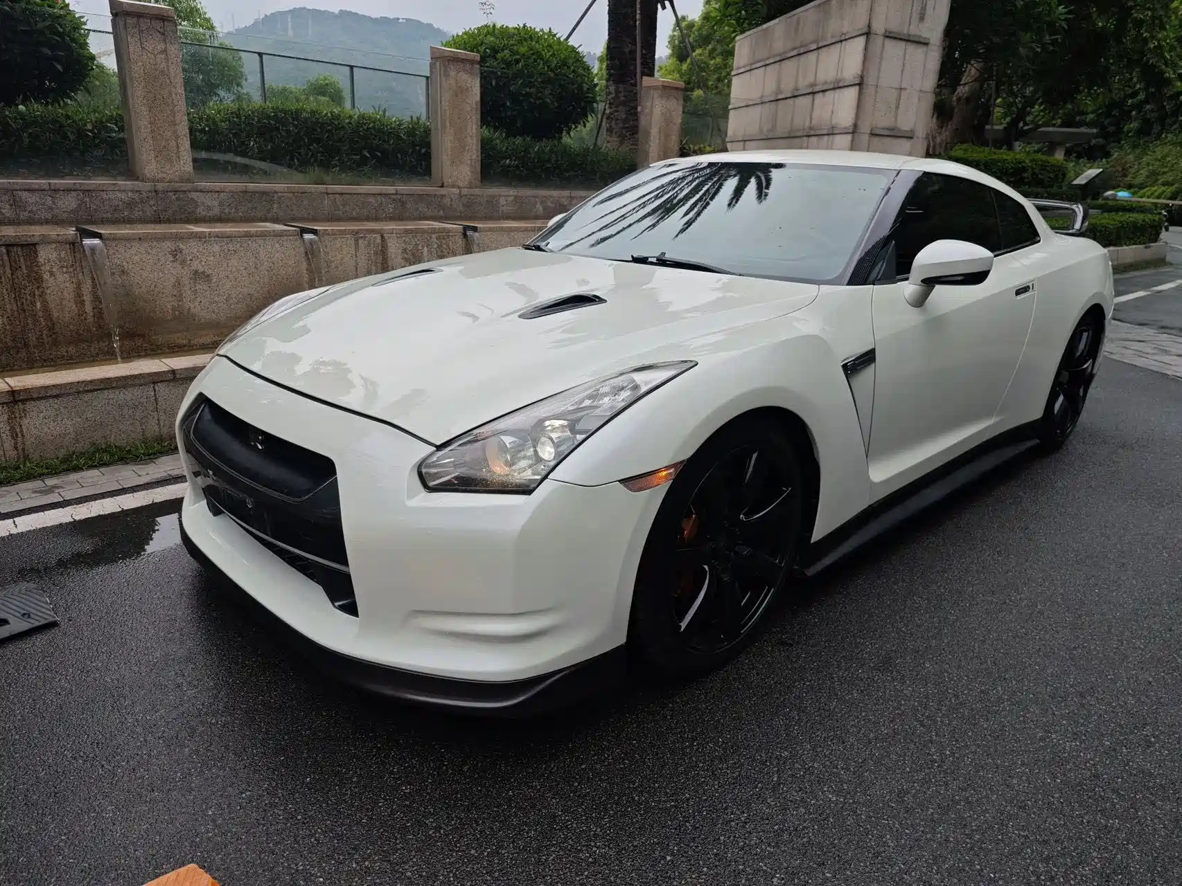 NISSAN GT-R 2010