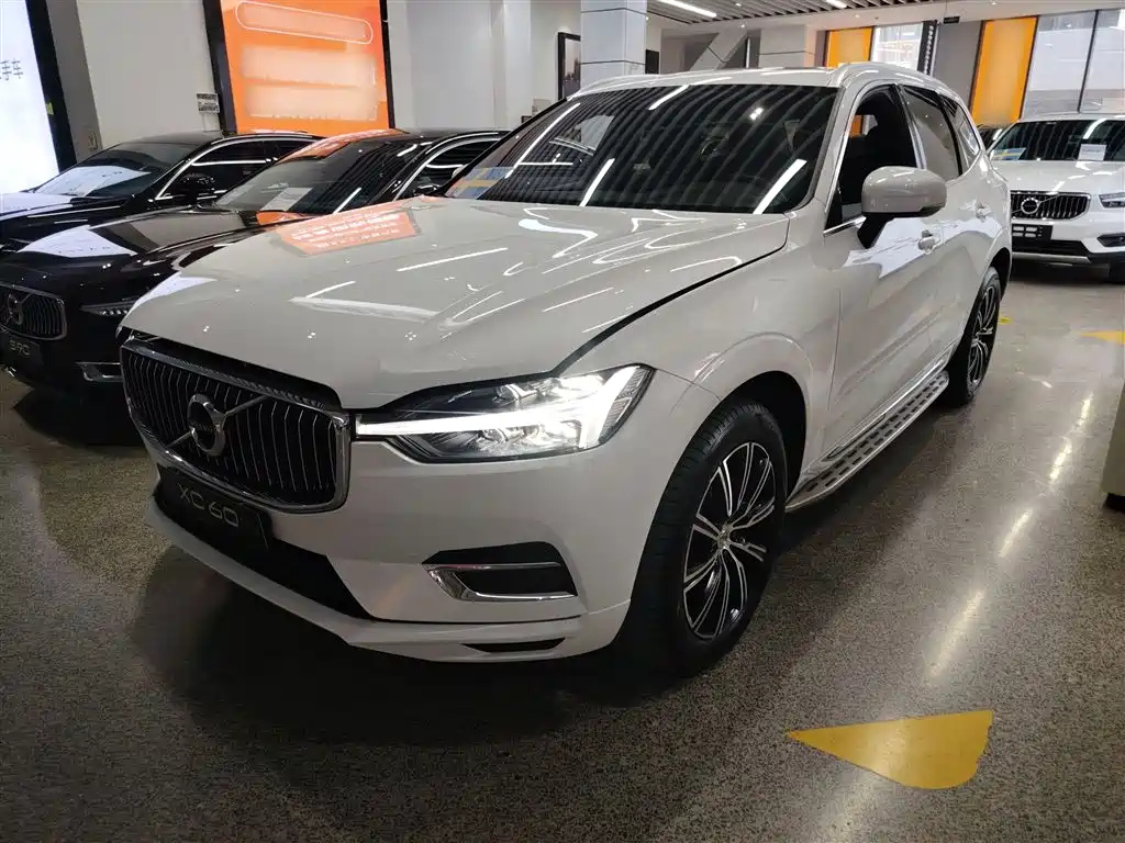 VOLVO XC60 2021