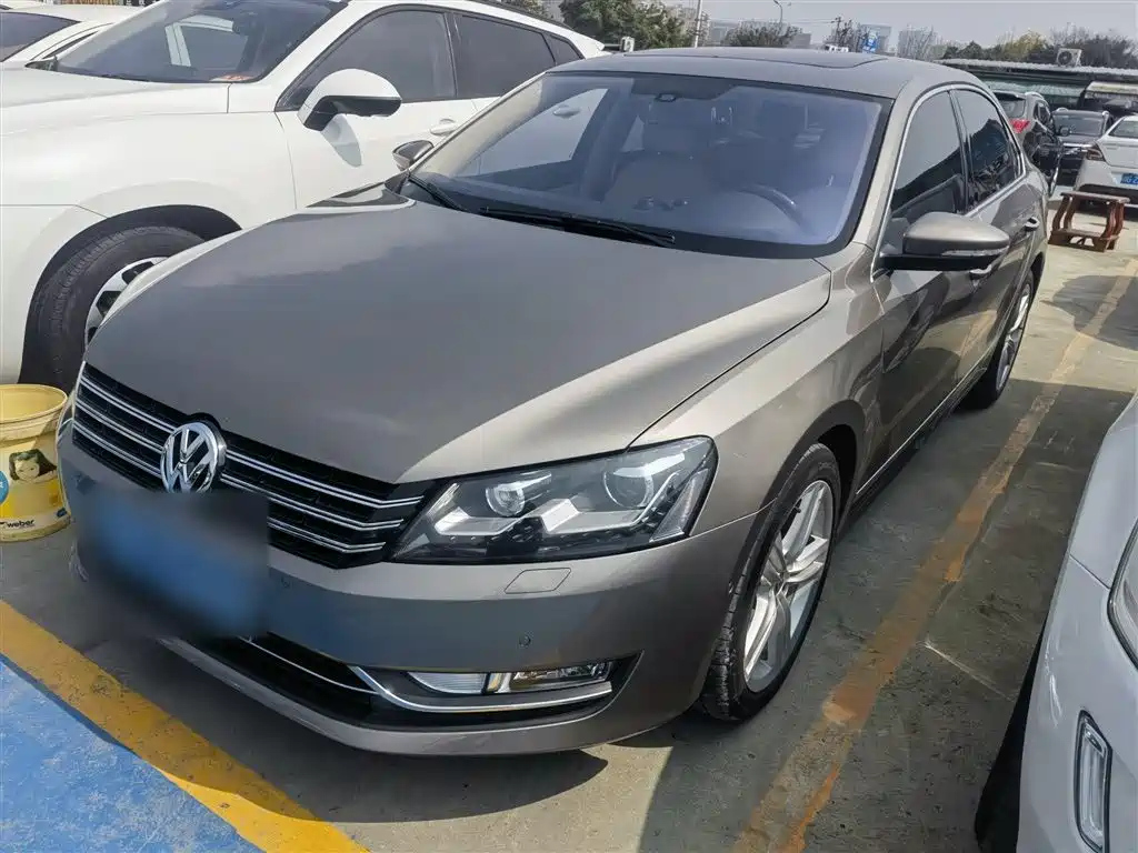 VOLKSWAGEN PASSAT 2013