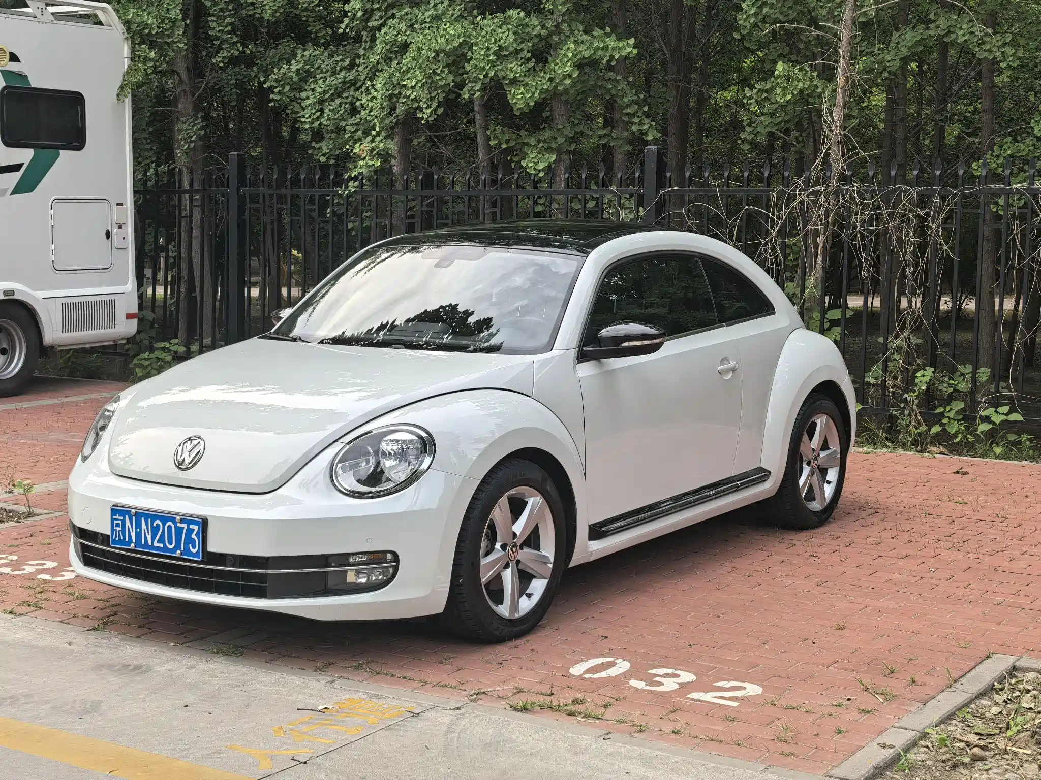 VOLKSWAGEN BEETLE 2013