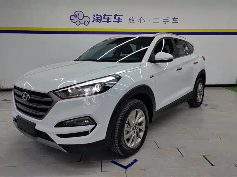 HYUNDAI TUCSON 2015