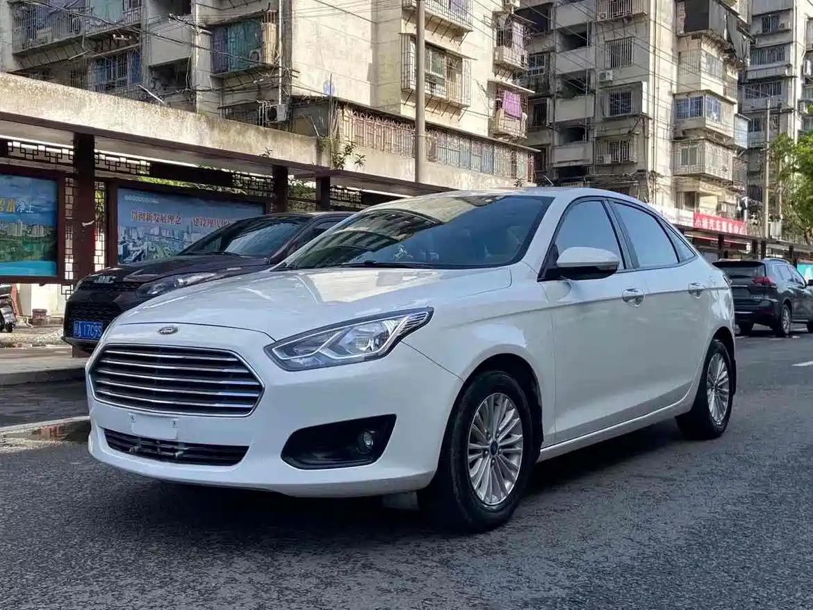 FORD ESCORT 2017