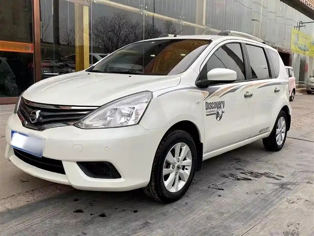 NISSAN LIVINA 2015