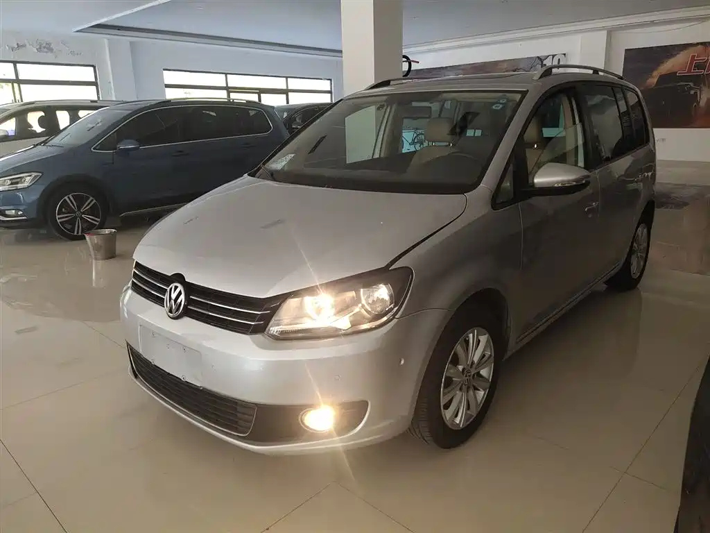 VOLKSWAGEN TOURAN 2015