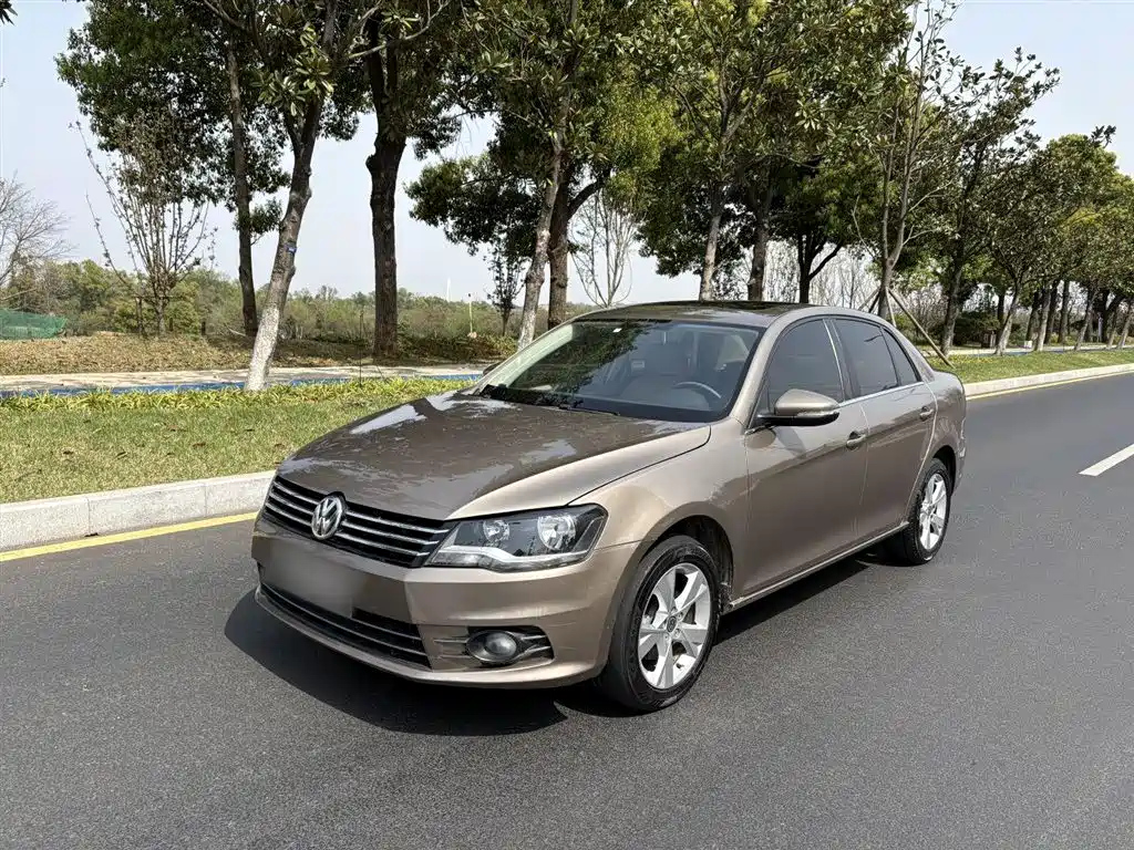 VOLKSWAGEN BORA 2014
