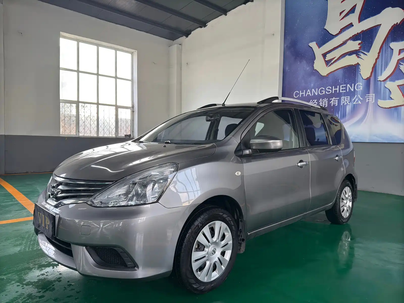 NISSAN LIVINA 2013