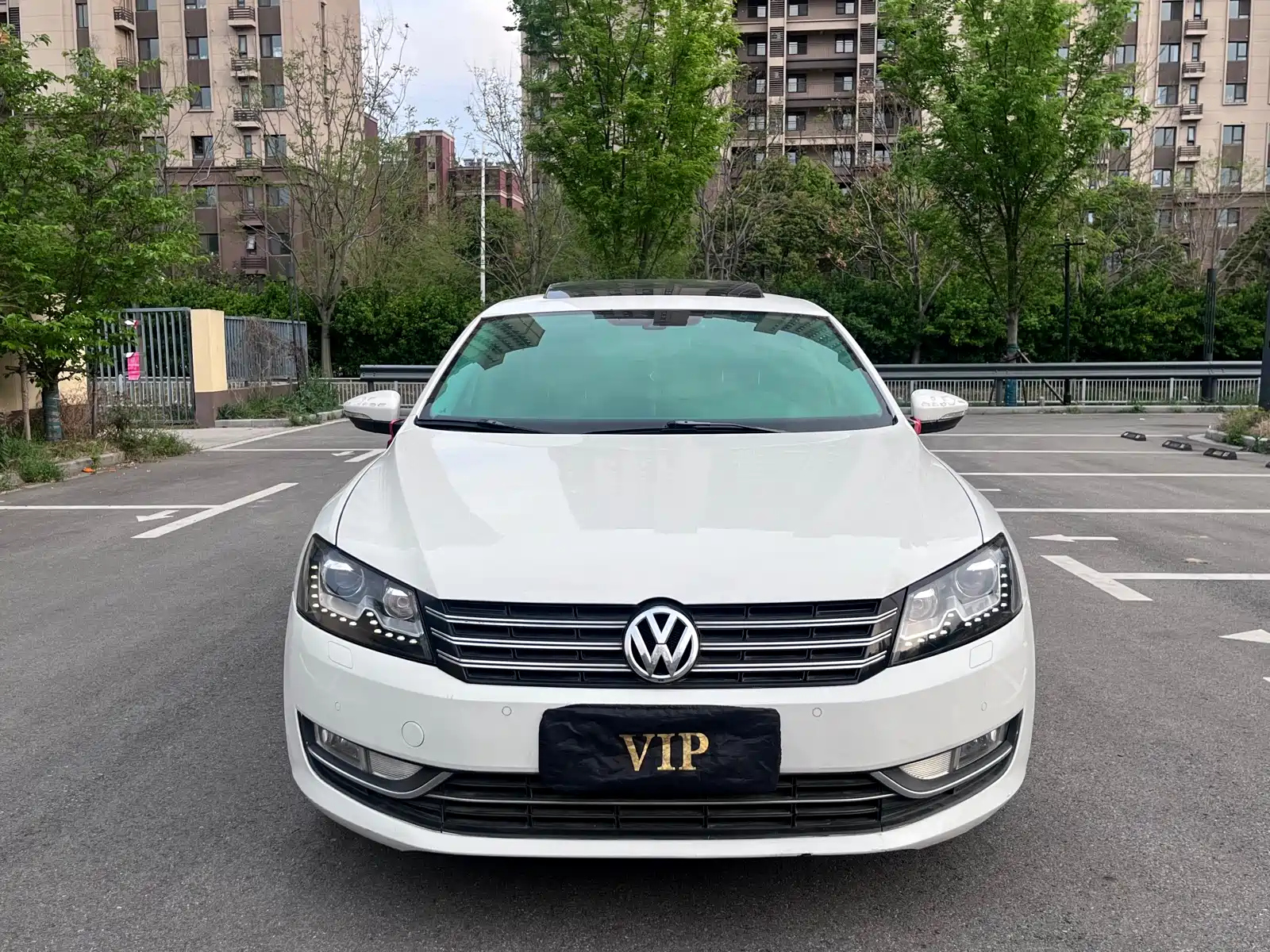 VOLKSWAGEN PASSAT 2011