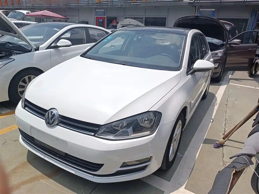 VOLKSWAGEN GOLF 2015
