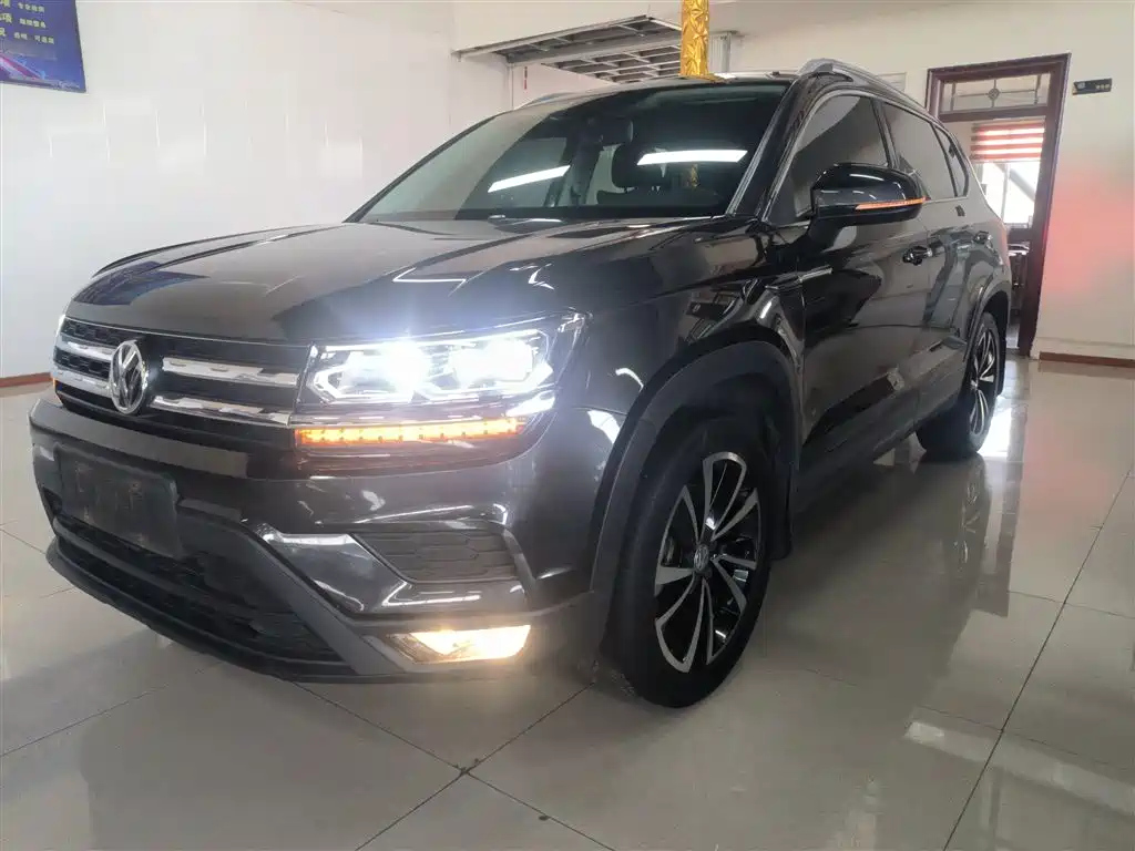 VOLKSWAGEN THARU 2020