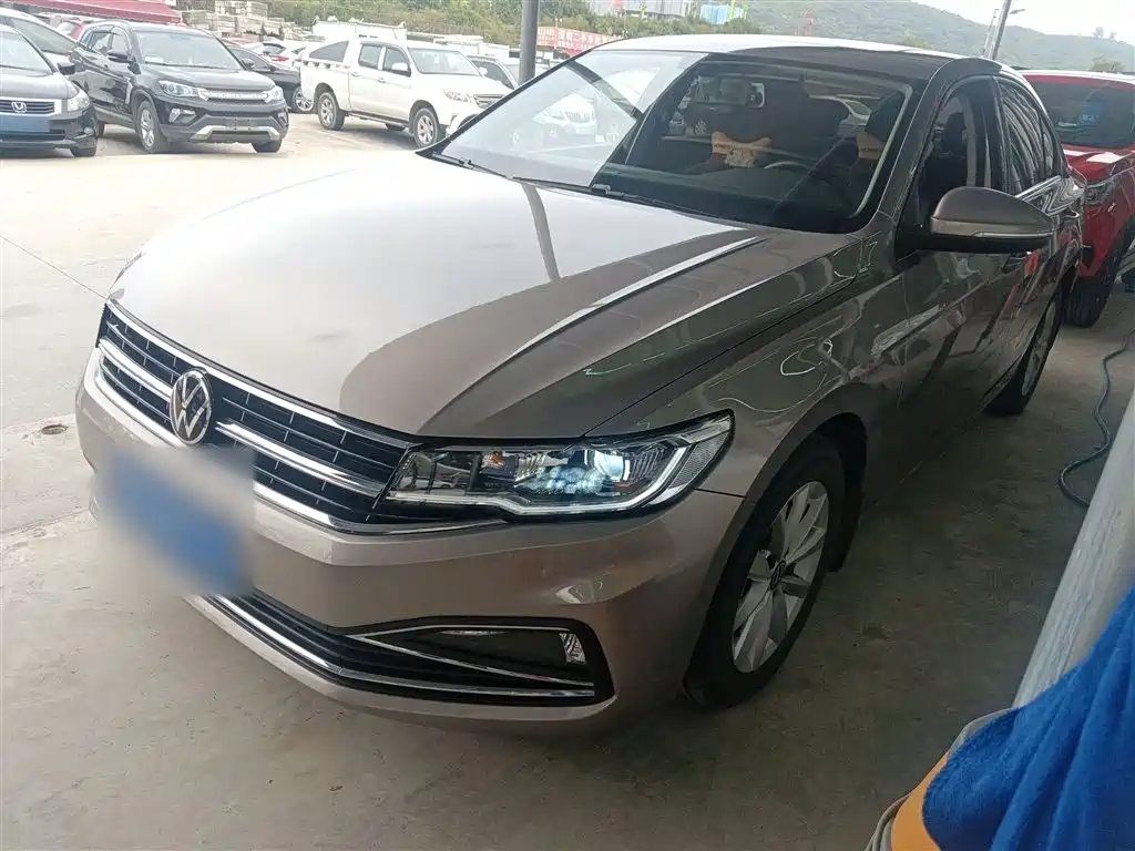 VOLKSWAGEN BORA 2021