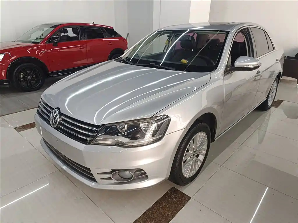 VOLKSWAGEN BORA 2013