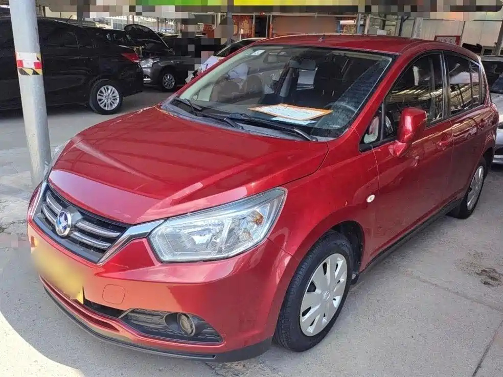VENUCIA R50 2015