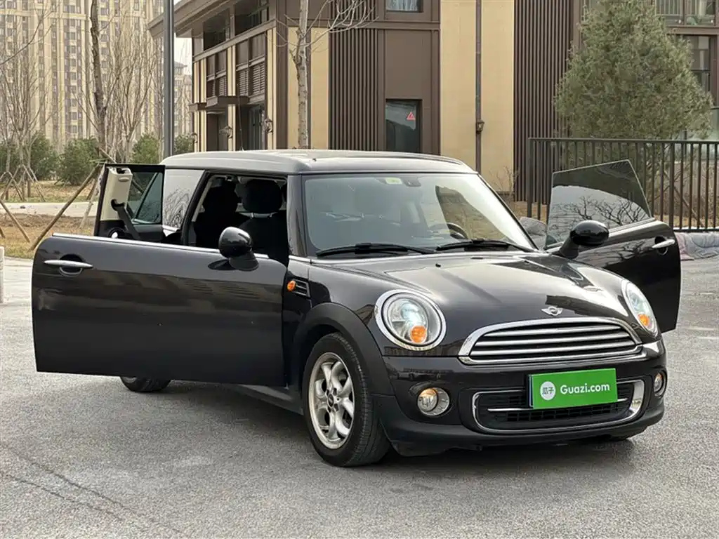 MINI CLUBMAN 2011