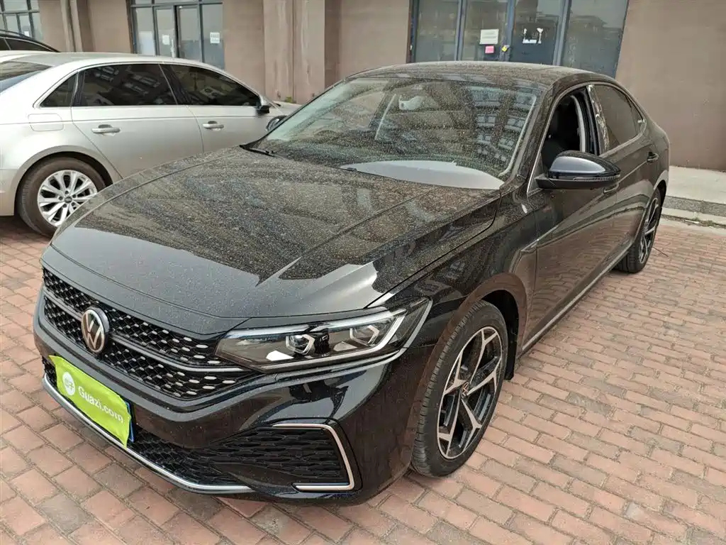 VOLKSWAGEN PASSAT 2024
