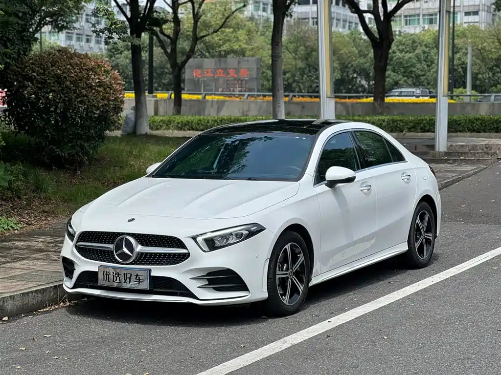 MERCEDES BENZ A-CLASS 2022