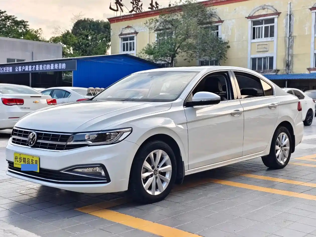 VOLKSWAGEN BORA 2021