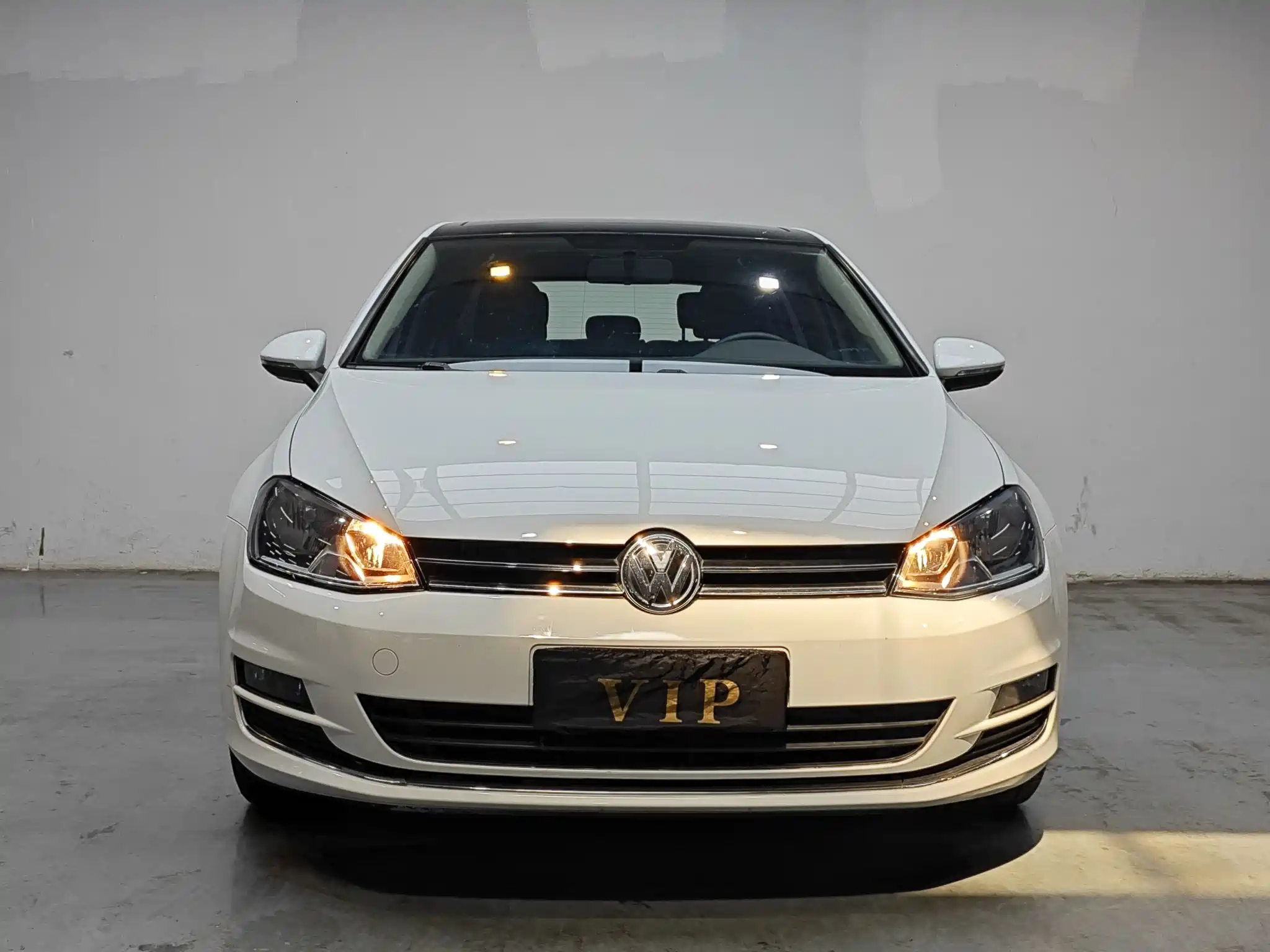 VOLKSWAGEN GOLF